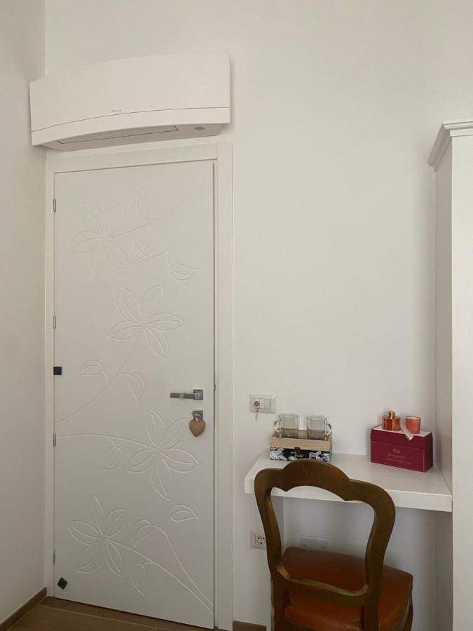 Ludo'S Rooms Кальярі Екстер'єр фото
